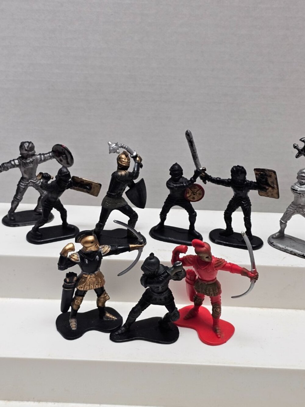 T.M. 1995 90s Vintage Plastic Toy Knights Soldiers Black Silver Gold Red Figures